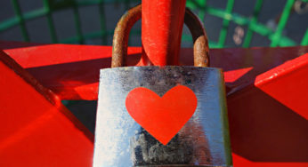 Ya que el amor no se puede comprar, vende romanticismo